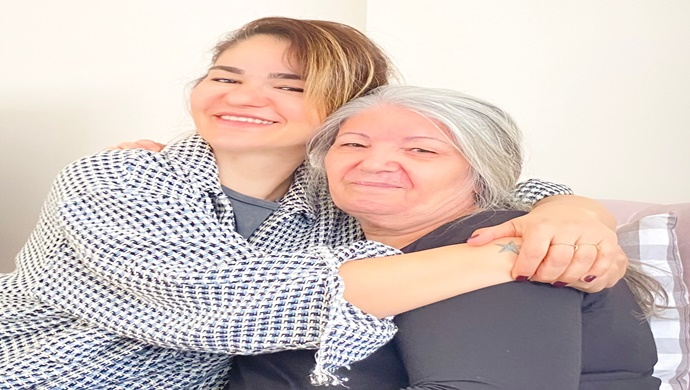 Derya Bedavacı’ dan Anneler Günü hediyesi