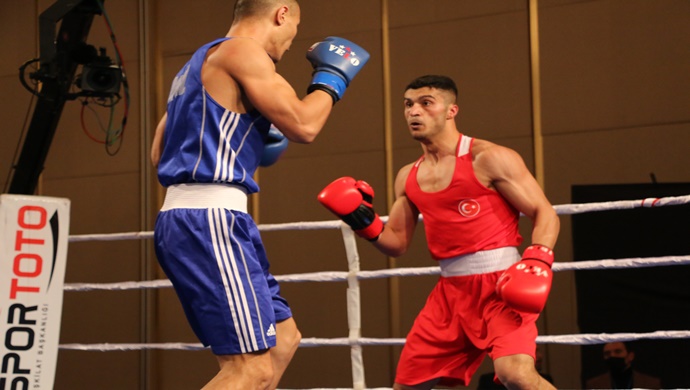 İstanbul Boğaziçi Boks Turnuvasında yarı final müsabakaları sona erdi