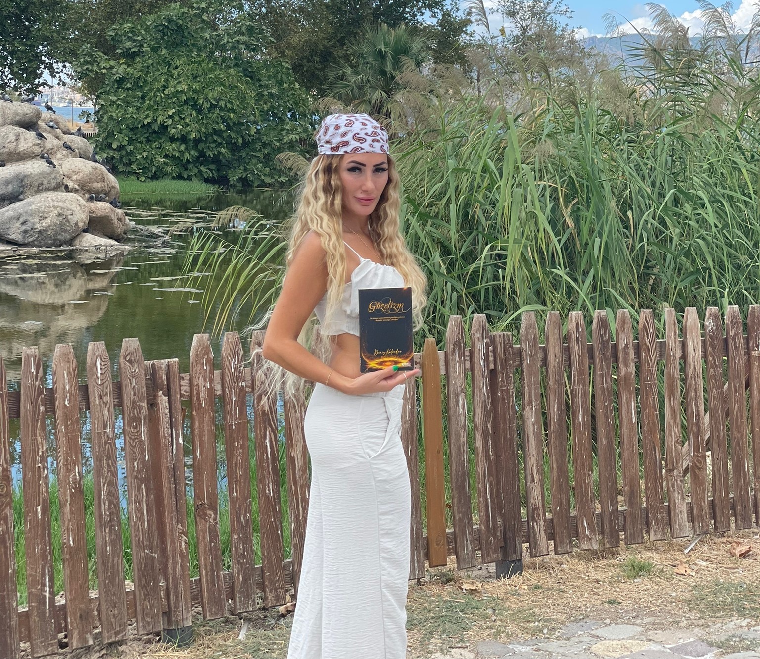 çit, açık hava, ağaç, kişi içeren bir resim Açıklama otomatik olarak oluşturuldu