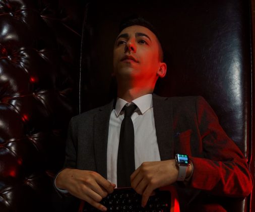 Güney Güneyan’dan Çağın Nabzını Tutan Eser: “Prekarya: Özgür Köleler” Üçüncü Baskıda