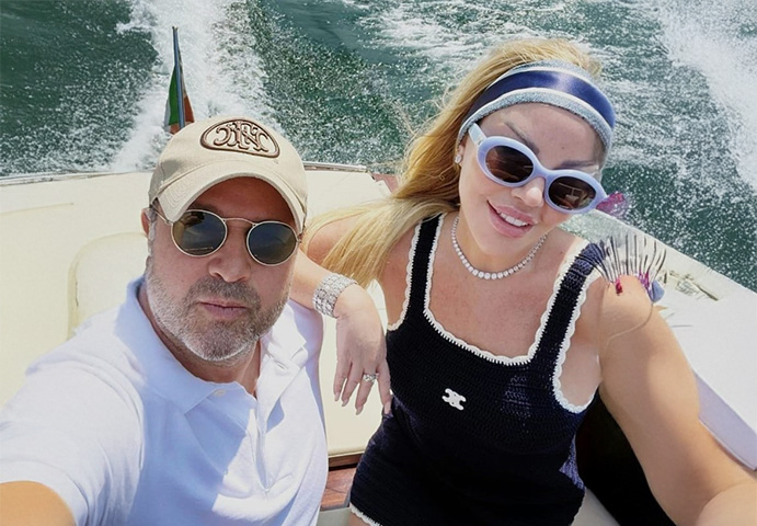 Aslı Aydın, eşi Özcan Aydın ile birlikte yaza hızlı bir giriş yaptı